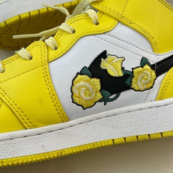 Air Jordan 1 Mid SE GS 'Rose Patch Dynamic - Picture 9 of 10